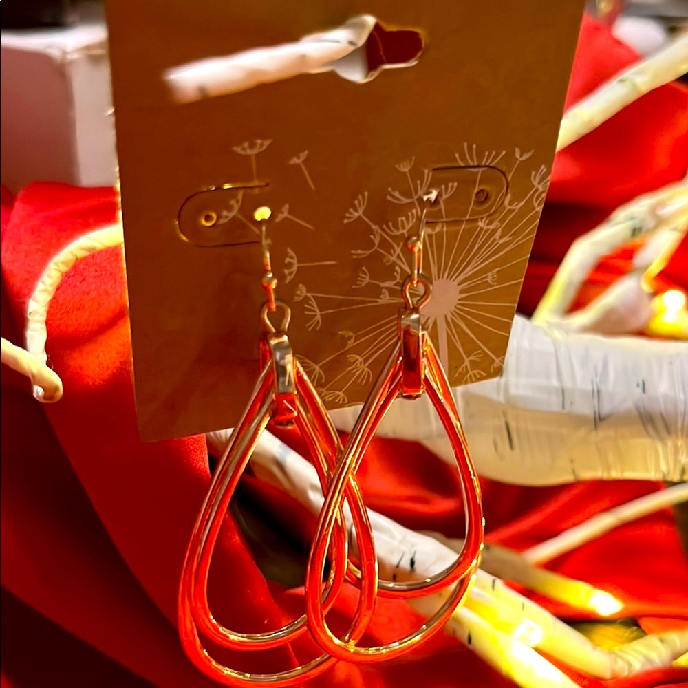 Elegant Gold Teardrop Earrings